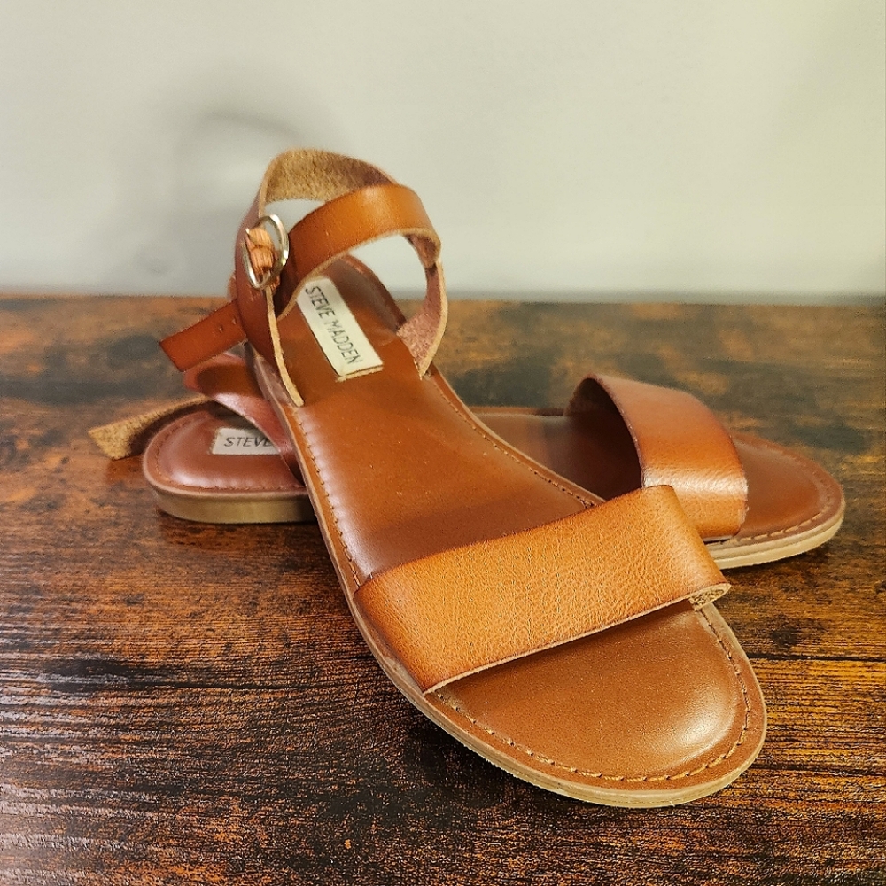 Steve Madden Dairr Flat Sandal Size 7.5 Women's